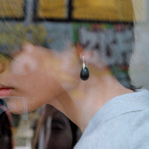 Sisi Joia brand Gota Midi Earrings Black - Picture 2 of 3